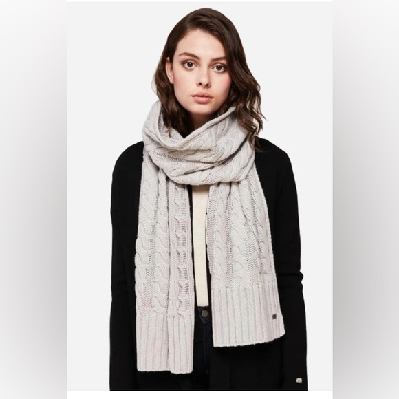 Soia & Kyo Accessories - 🆕 Soia & Kyo Gray Cable Knit Scarf